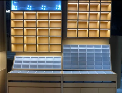 Vitrina d'ulleres de fusta