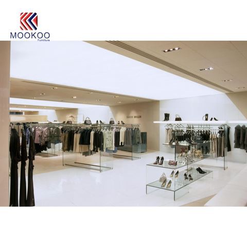 Exhibidor de roba metàl·lica