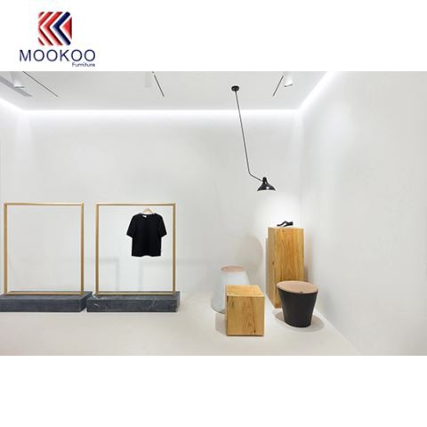 Botiga d'accessoris de roba al detall