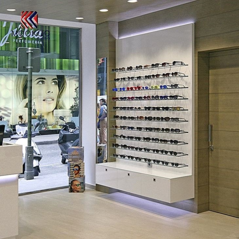 Armaris de fusta i vidre blanc per a la botiga òptica